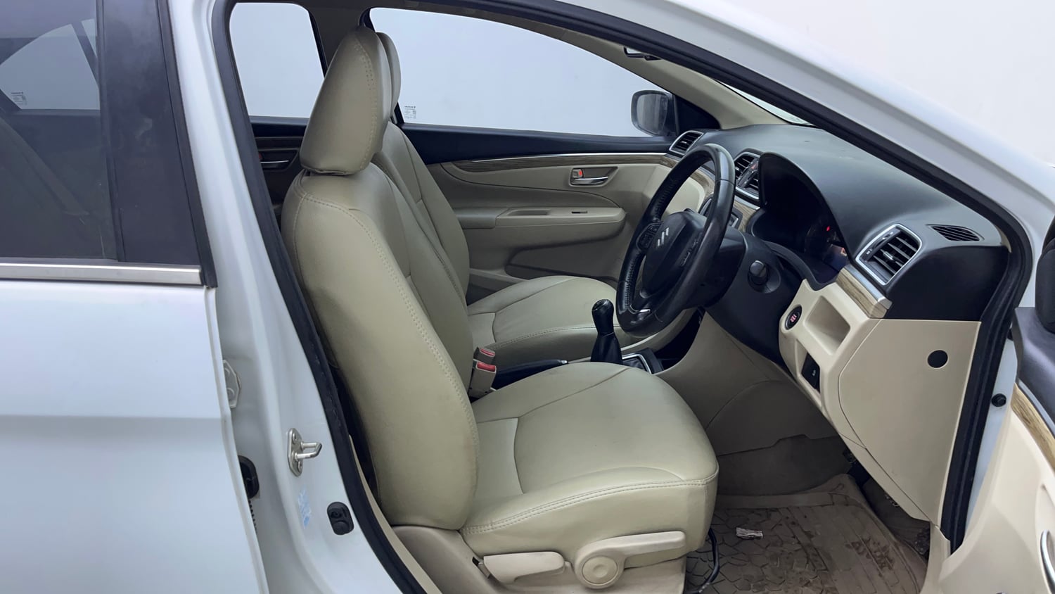 Used 2019 Maruti Suzuki Ciaz Alpha Hybrid 1.5 Petrol Manual interior RIGHT SIDE FRONT DOOR CABIN VIEW
