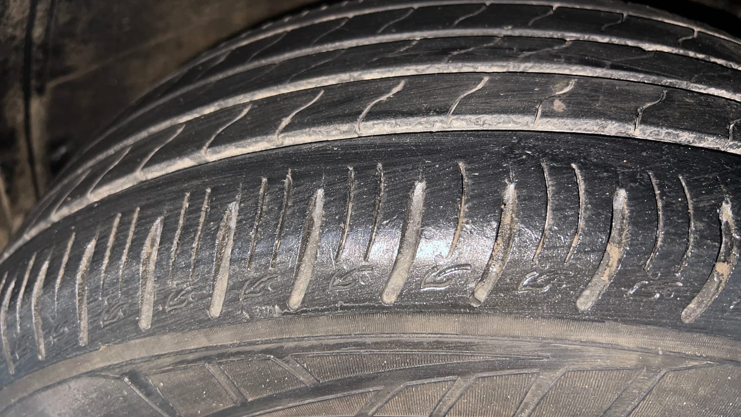 Used 2020 Hyundai Venue SX Plus 1.0 Turbo DCT Petrol Automatic tyres RIGHT FRONT TYRE TREAD VIEW