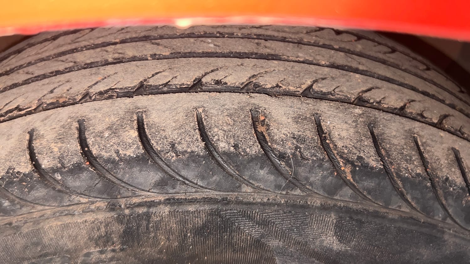 Used 2015 Ford Figo Duratec Petrol ZXI 1.2 Petrol Manual tyres RIGHT FRONT TYRE TREAD VIEW
