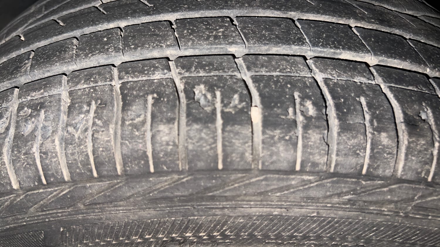 Used 2020 Tata Nexon XZ Plus (O) Dual Tone Petrol Manual tyres RIGHT FRONT TYRE TREAD VIEW