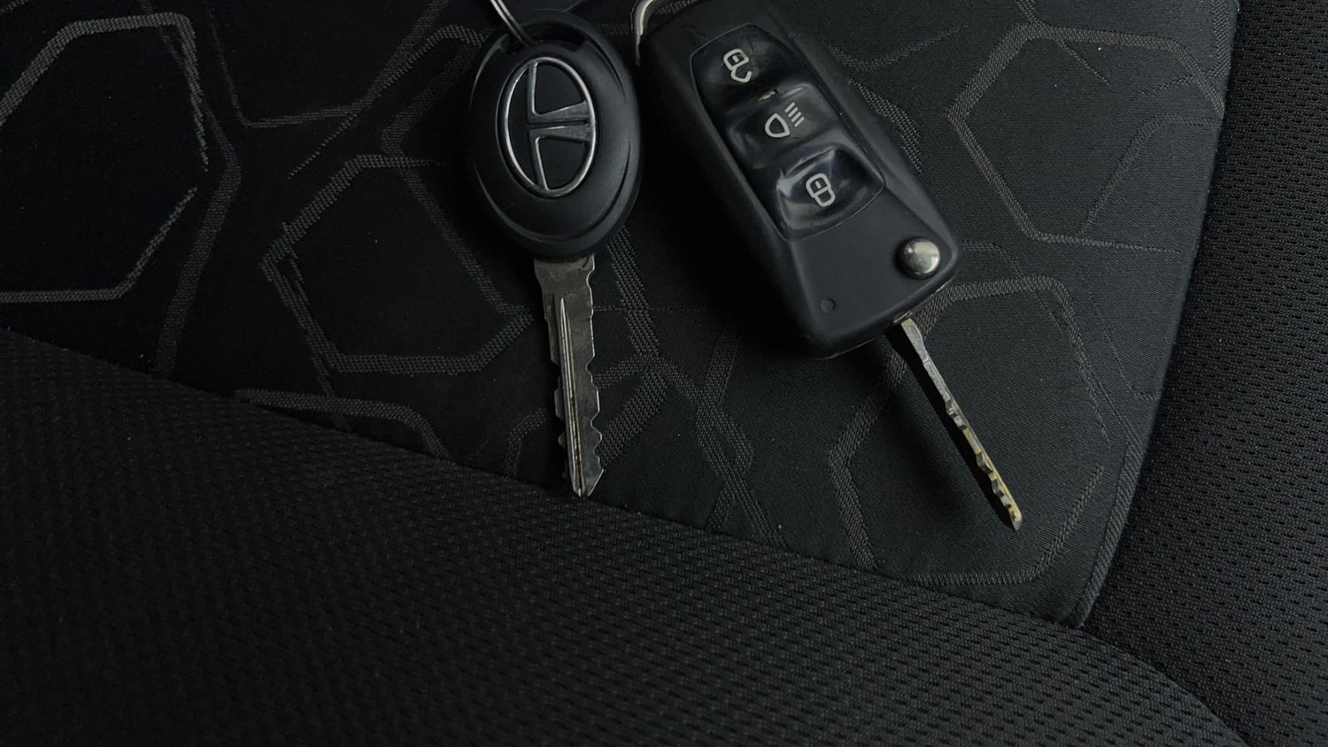Used 2017 Tata Tiago Revotron XT Petrol Manual extra CAR KEY VIEW