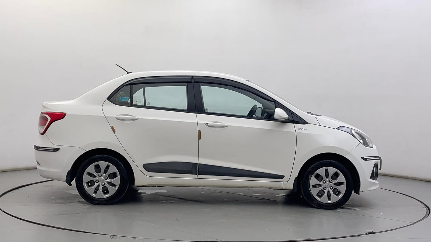 Used 2016 Hyundai Xcent S 1.2 Petrol Manual exterior RIGHT SIDE VIEW