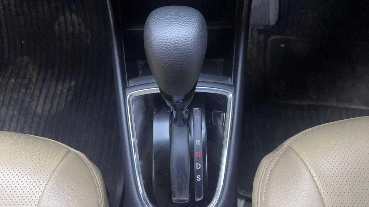 Used 2020 Honda Amaze 1.2 VX CVT Petrol Petrol Automatic interior GEAR  KNOB VIEW