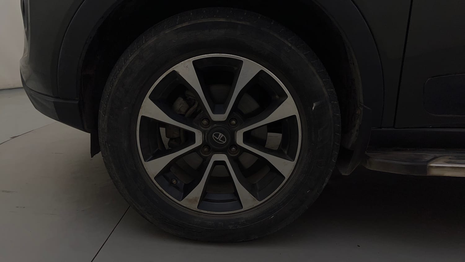 Used 2020 Tata Nexon XZ Plus (O) Dual Tone Petrol Manual tyres LEFT FRONT TYRE RIM VIEW