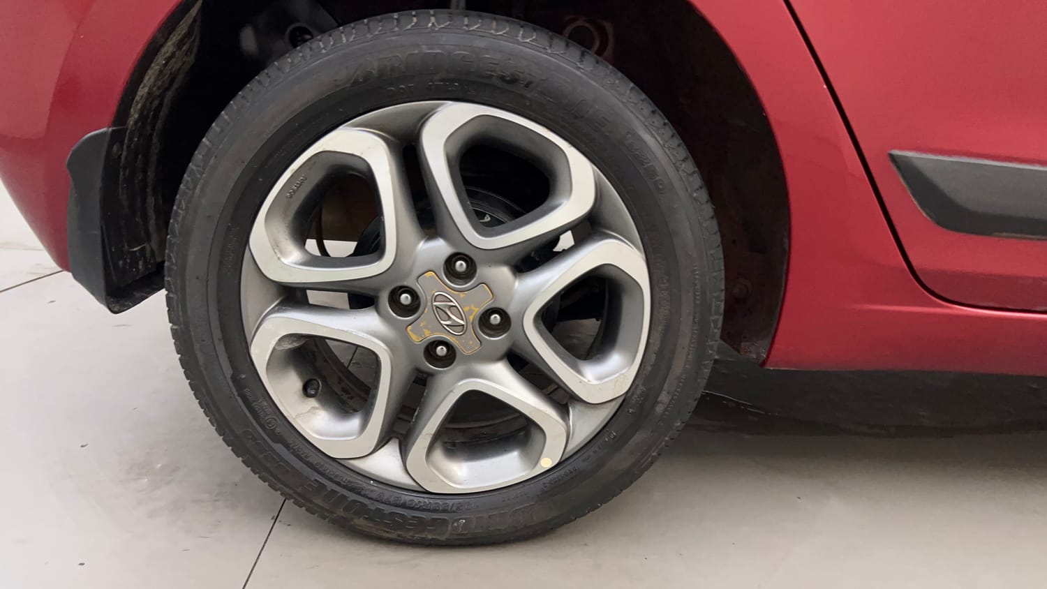 Used 2018 Hyundai Elite i20 Asta 1.2 (O) Petrol Manual tyres RIGHT REAR TYRE RIM VIEW