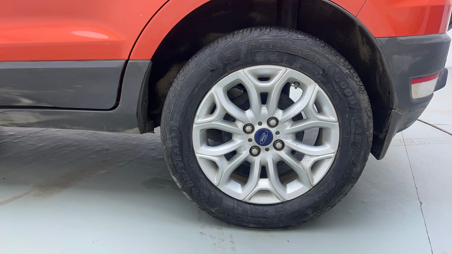 Used 2017 Ford EcoSport Titanium 1.5L Ti-VCT Petrol Manual tyres LEFT REAR TYRE RIM VIEW