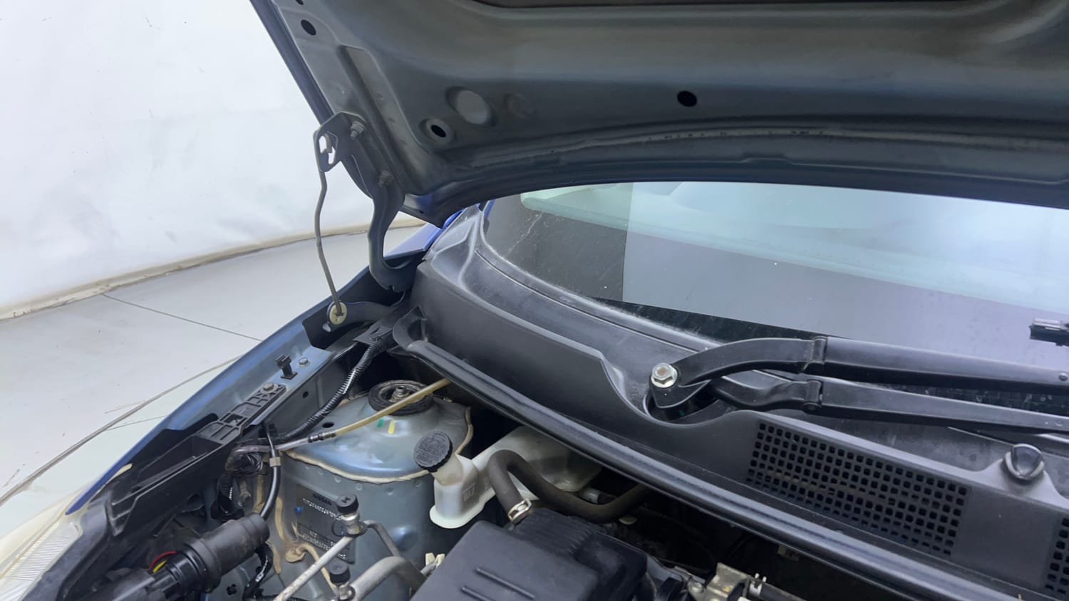Used 2019 Datsun Go Plus T Petrol Manual engine ENGINE RIGHT SIDE HINGE & APRON VIEW