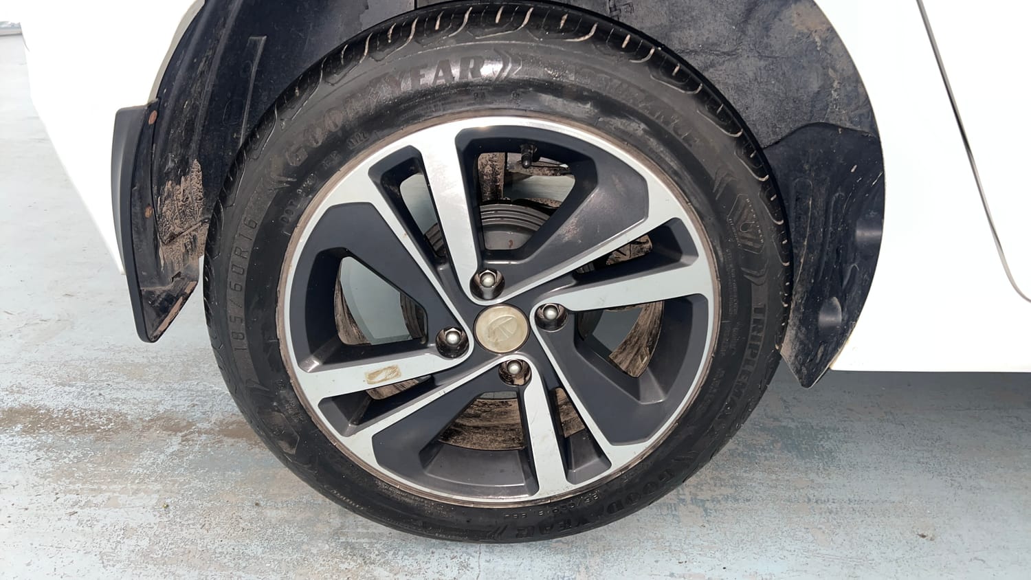 Used 2022 Tata Altroz XZ Plus Diesel Diesel Manual tyres RIGHT REAR TYRE RIM VIEW