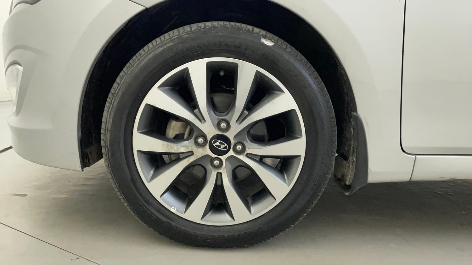 Used 2016 Hyundai Fluidic Verna 4S 1.6 VTVT SX Petrol Manual tyres LEFT FRONT TYRE RIM VIEW