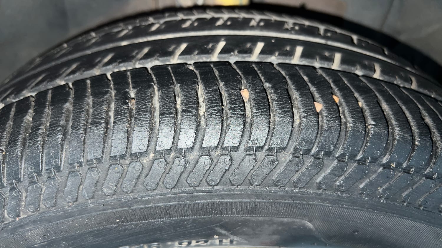 Used 2018 Ford EcoSport Titanium 1.5L Ti-VCT Petrol Manual tyres RIGHT FRONT TYRE TREAD VIEW
