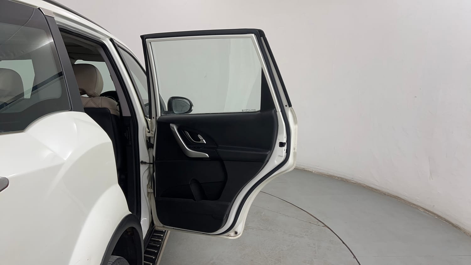 Used 2019 Mahindra XUV500 W9 Diesel Manual interior RIGHT REAR DOOR OPEN VIEW