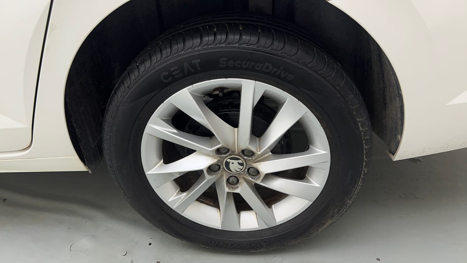 Used 2023 Skoda Slavia Ambition 1.0L TSI MT Petrol Manual tyres LEFT REAR TYRE RIM VIEW