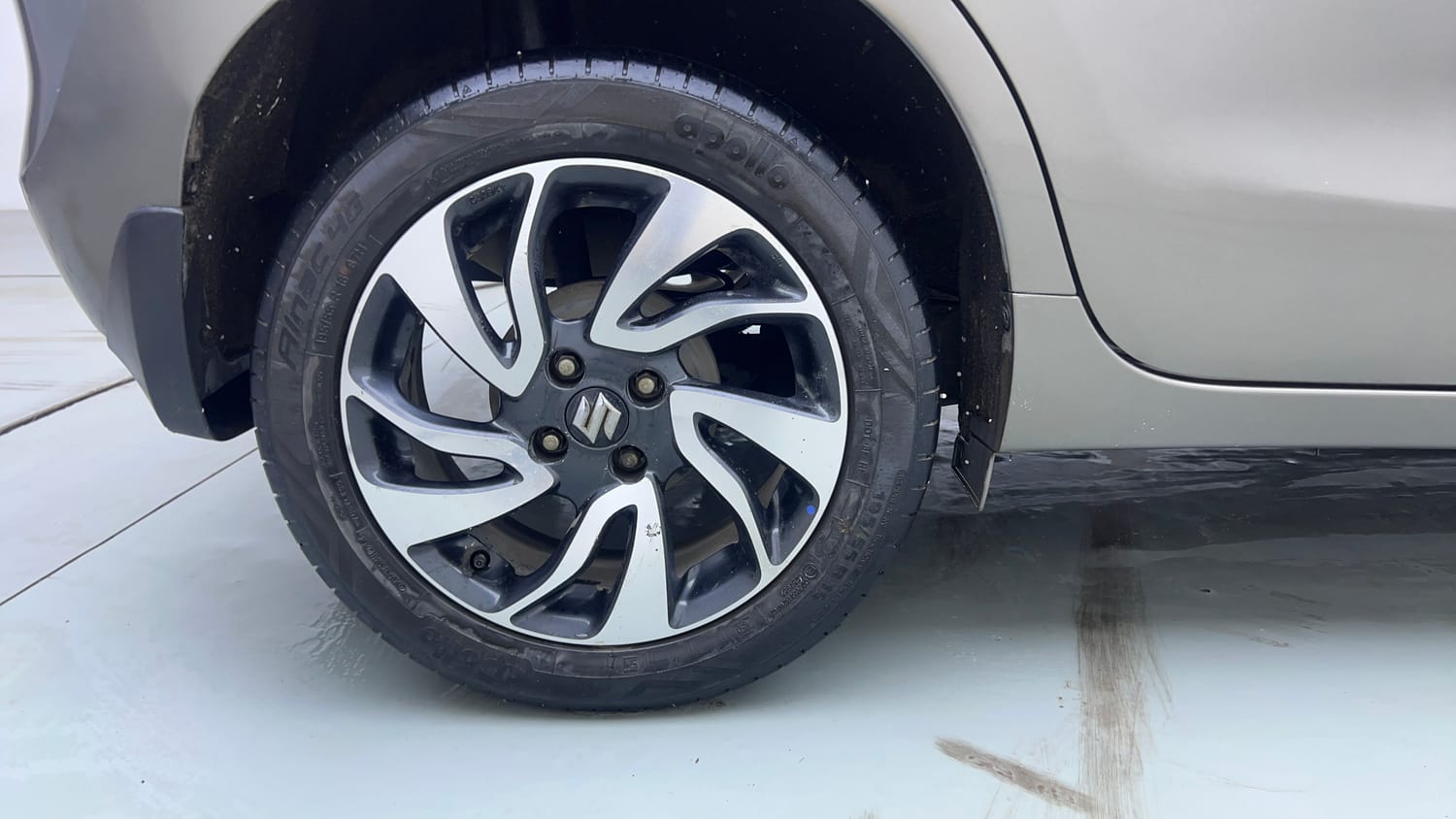 Used 2019 Maruti Suzuki Baleno Zeta 1.2 Petrol Manual tyres RIGHT REAR TYRE RIM VIEW