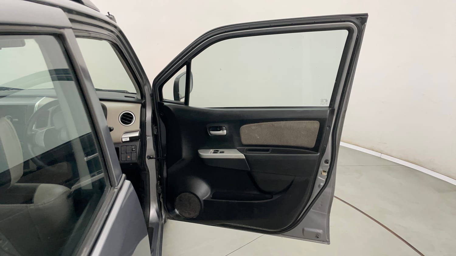 Used 2015 Maruti Suzuki Wagon R LXI Petrol Manual interior RIGHT FRONT DOOR OPEN VIEW