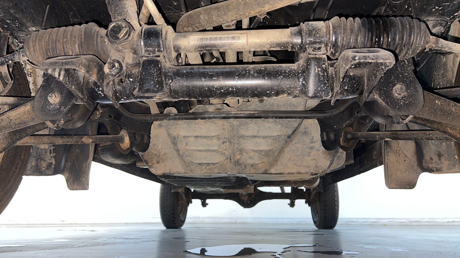 Used 2022 Maruti Suzuki Eeco 5 STR AC (O) Petrol Manual extra FRONT LEFT UNDERBODY VIEW