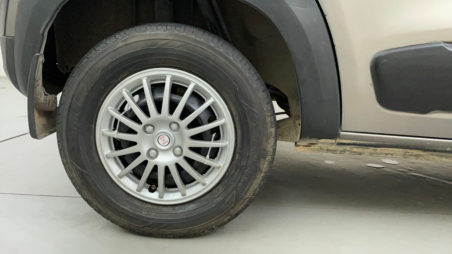 Used 2016 Renault Kwid RXT Petrol Manual tyres RIGHT REAR TYRE RIM VIEW