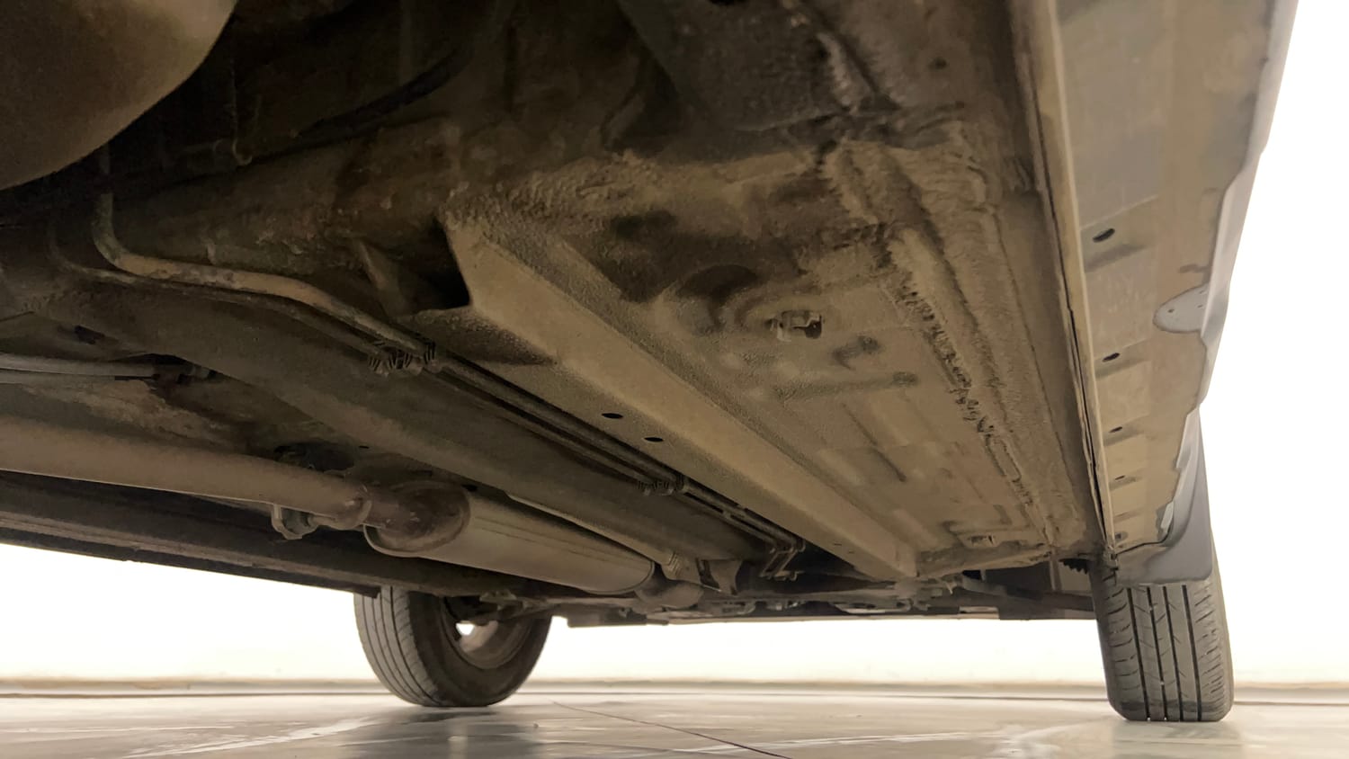 Used 2024 Renault Kiger RXZ Turbo CVT Dual Tone Petrol Automatic extra REAR RIGHT UNDERBODY VIEW