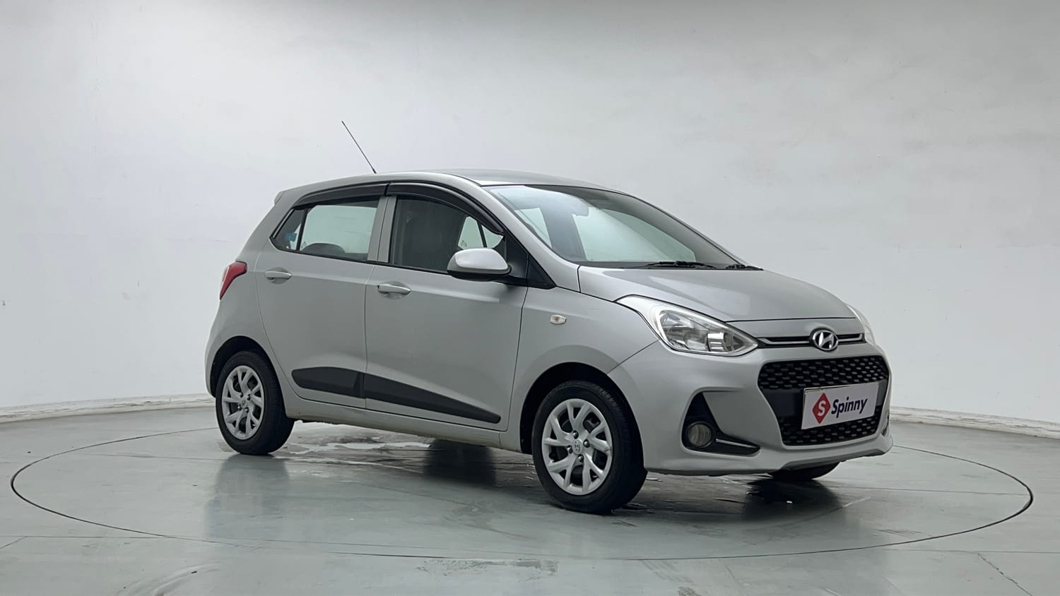 Used 2017 Hyundai Grand i10 Magna 1.2 Kappa VTVT Petrol Manual exterior RIGHT FRONT CORNER VIEW