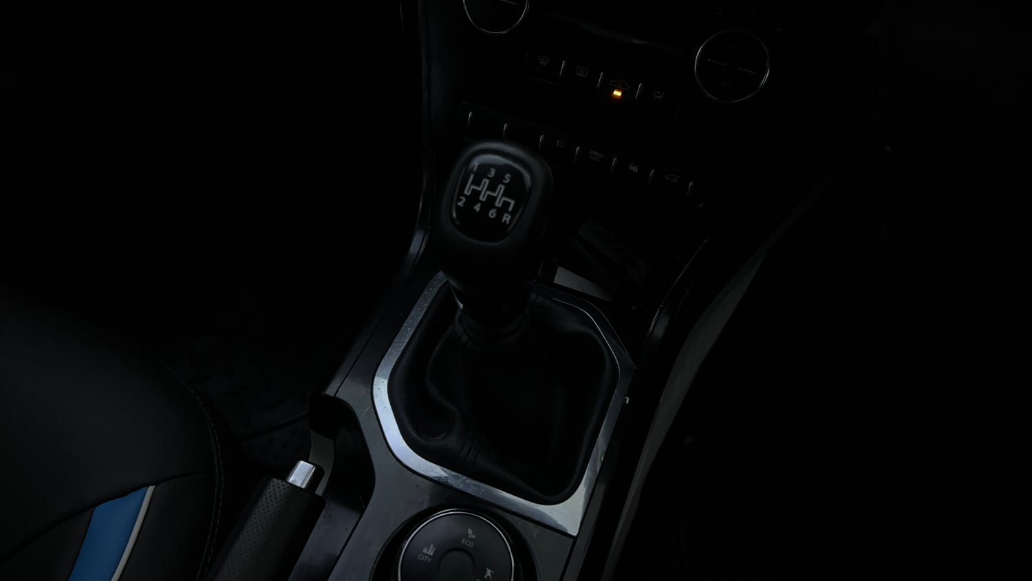Used 2020 Tata Nexon XZ Plus (O) Dual Tone Petrol Manual interior GEAR  KNOB VIEW