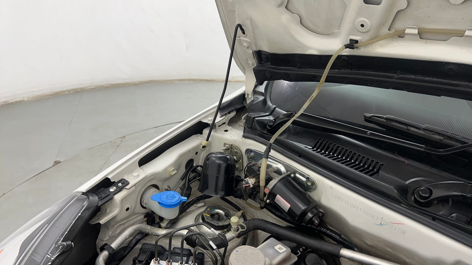 Used 2022 Maruti Suzuki Alto 800 LXi (O) Petrol Manual engine ENGINE RIGHT SIDE HINGE & APRON VIEW