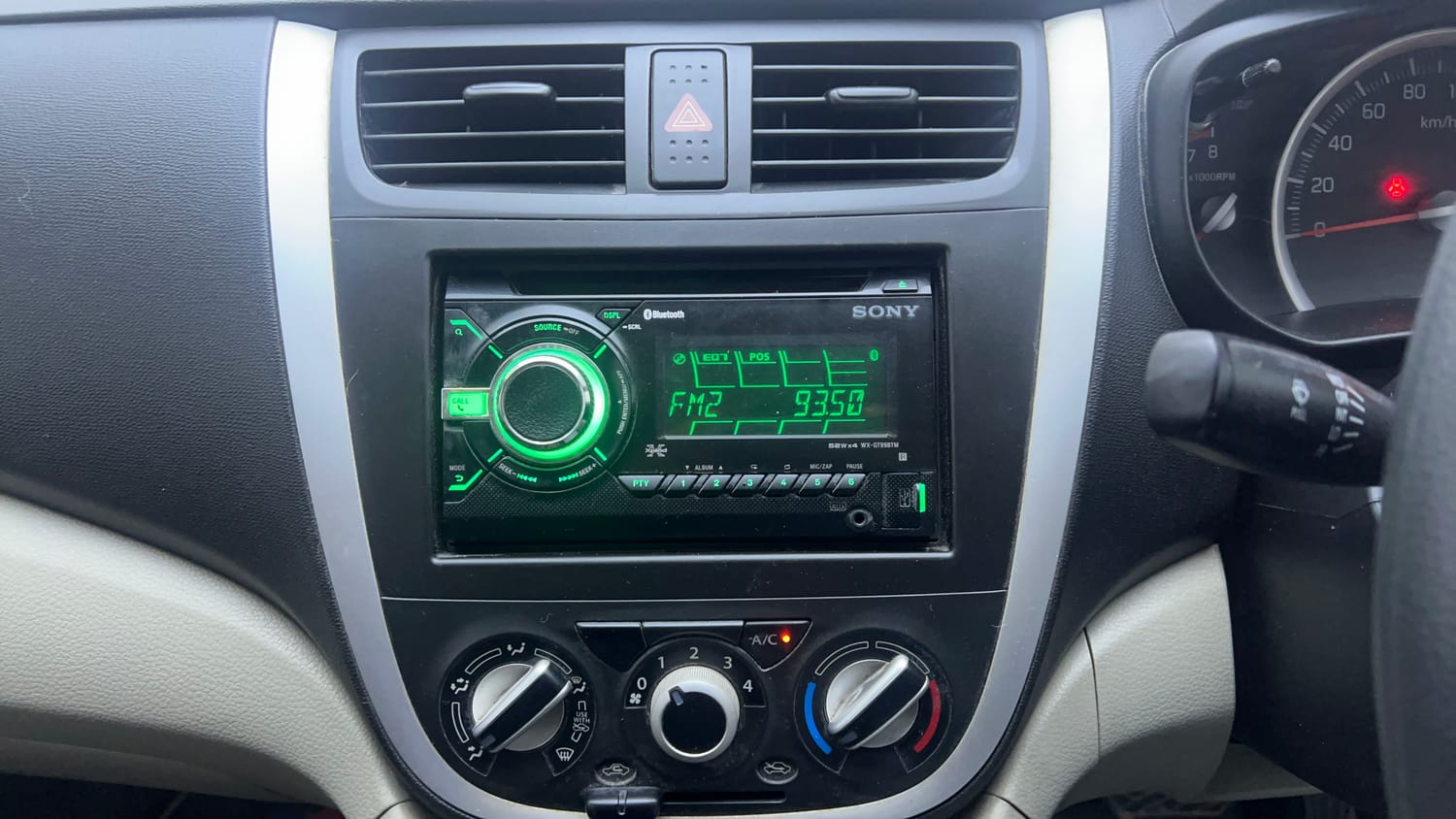 Used 2016 Maruti Suzuki Celerio VXi AMT Petrol Automatic interior MUSIC SYSTEM & AC CONTROL VIEW
