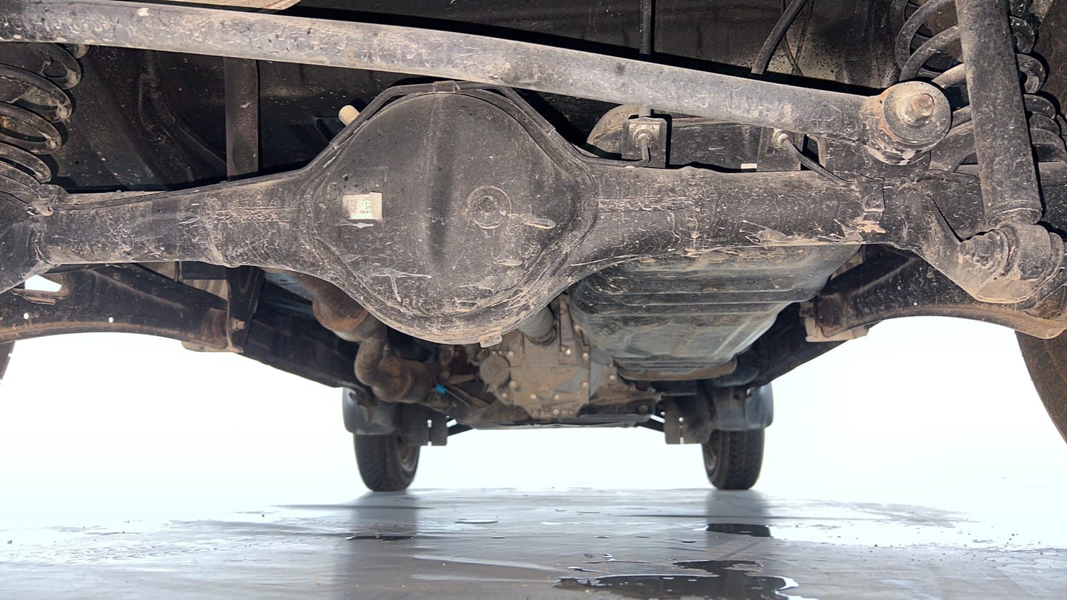Used 2022 Maruti Suzuki Eeco 5 STR AC (O) Petrol Manual extra REAR UNDERBODY VIEW (TAKEN FROM REAR)