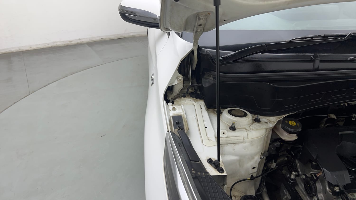 Used 2021 kia Seltos HTX 1.5 IVT Petrol Automatic engine ENGINE RIGHT SIDE HINGE & APRON VIEW