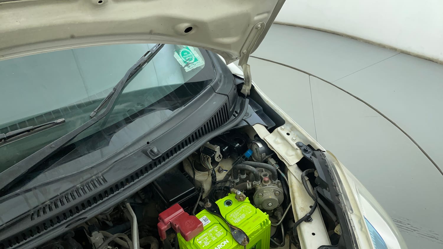 Used 2017 Maruti Suzuki Wagon R LXI CNG Cng Manual engine ENGINE LEFT SIDE HINGE & APRON VIEW