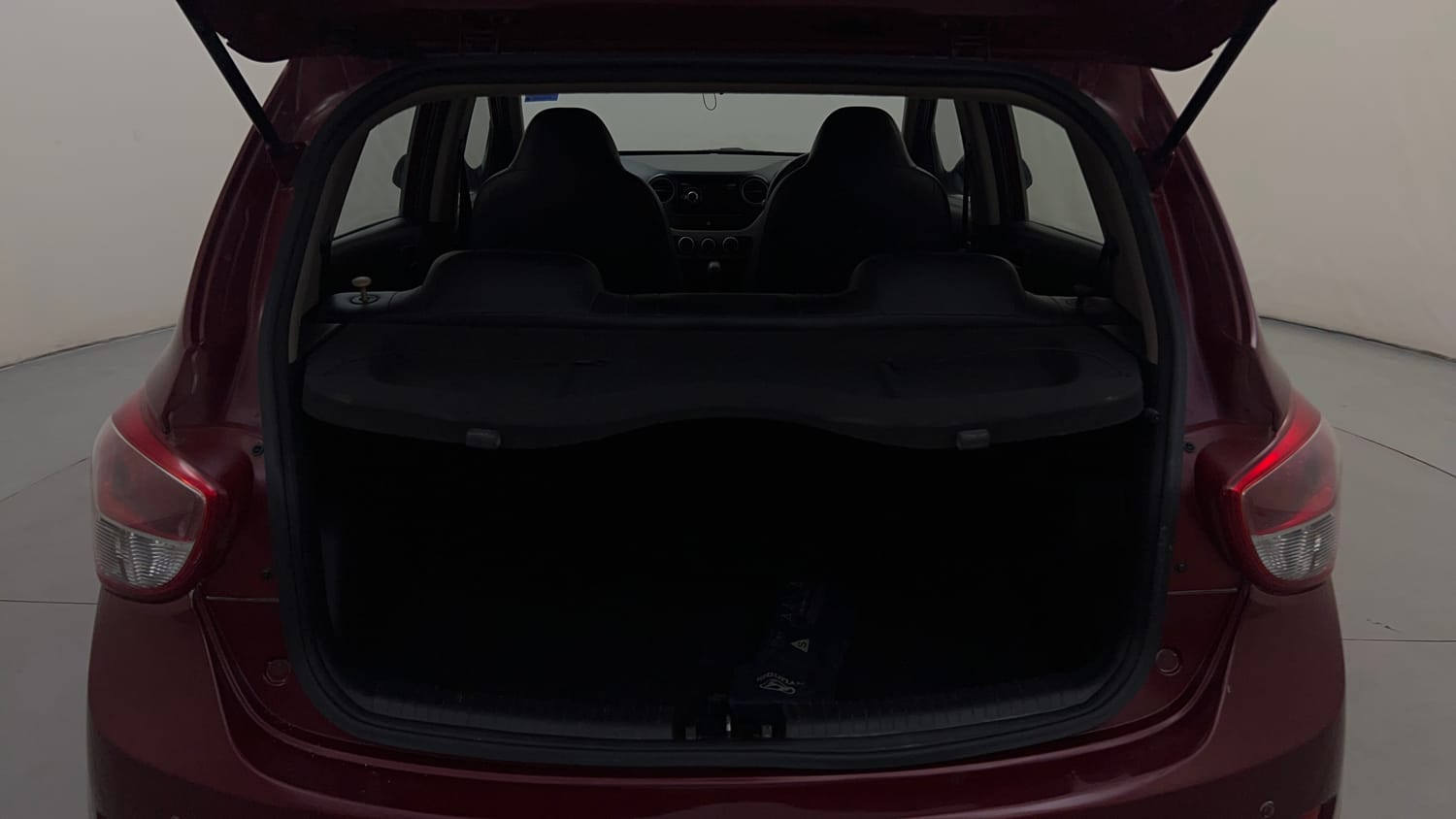 Used 2017 Hyundai Grand i10 Magna AT 1.2 Kappa VTVT Petrol Automatic interior DICKY INSIDE VIEW