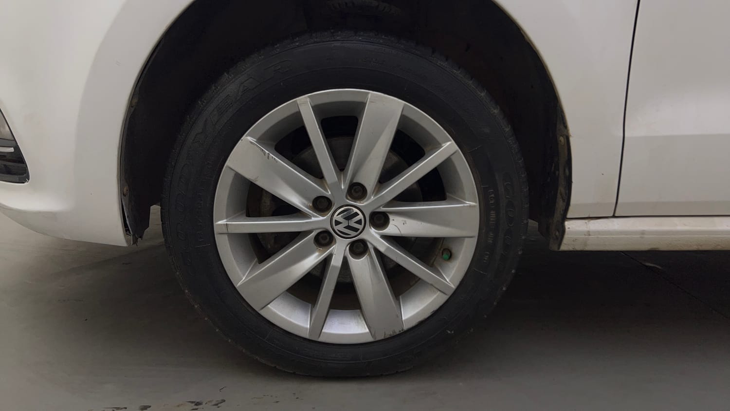 Used 2016 Volkswagen Polo Highline1.2L (P) Petrol Manual tyres LEFT FRONT TYRE RIM VIEW