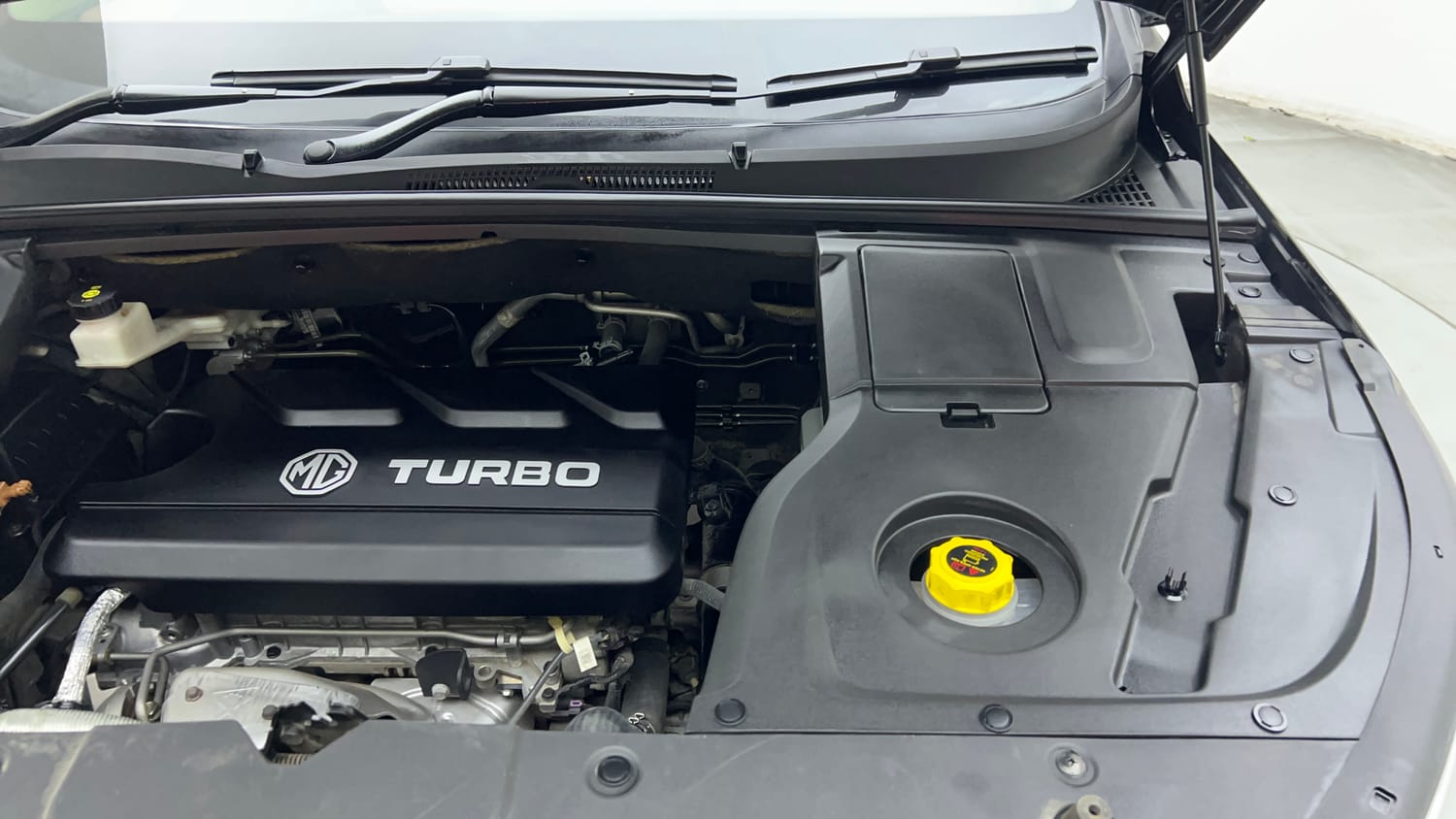 Used 2023 MG Motors Hector Plus Savvy Pro 1.5 Turbo Petrol CVT 6 STR Petrol Automatic engine ENGINE LEFT SIDE VIEW