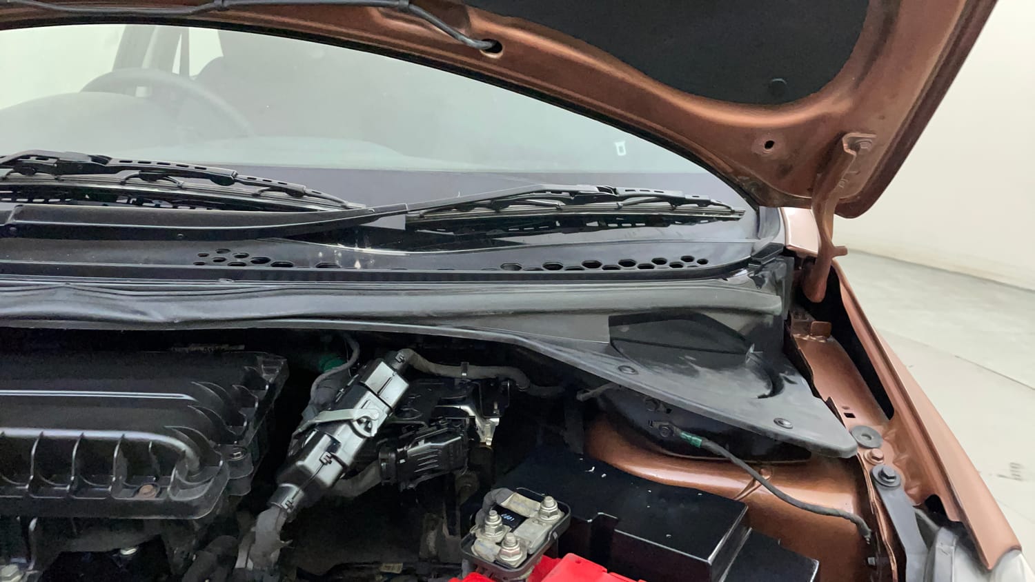 Used 2017 Tata Tigor Revotron XZ (O) Petrol Manual engine ENGINE LEFT SIDE HINGE & APRON VIEW