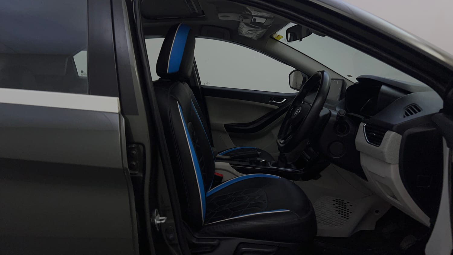 Used 2020 Tata Nexon XZ Plus (O) Dual Tone Petrol Manual interior RIGHT SIDE FRONT DOOR CABIN VIEW