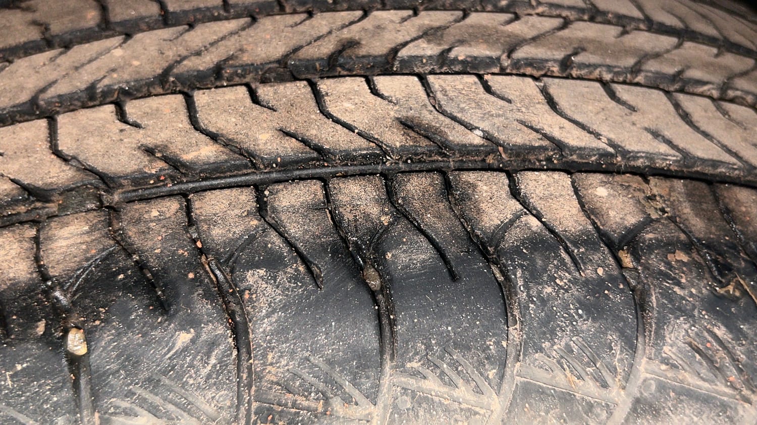 Used 2024 Toyota Urban Cruiser Hyryder V Hybrid Hybrid Automatic tyres RIGHT REAR TYRE TREAD VIEW