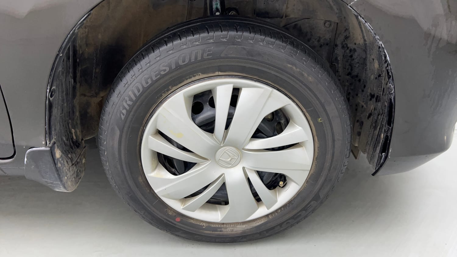 Used 2022 Honda Amaze S MT 1.2 Petrol Petrol Manual tyres RIGHT FRONT TYRE RIM VIEW