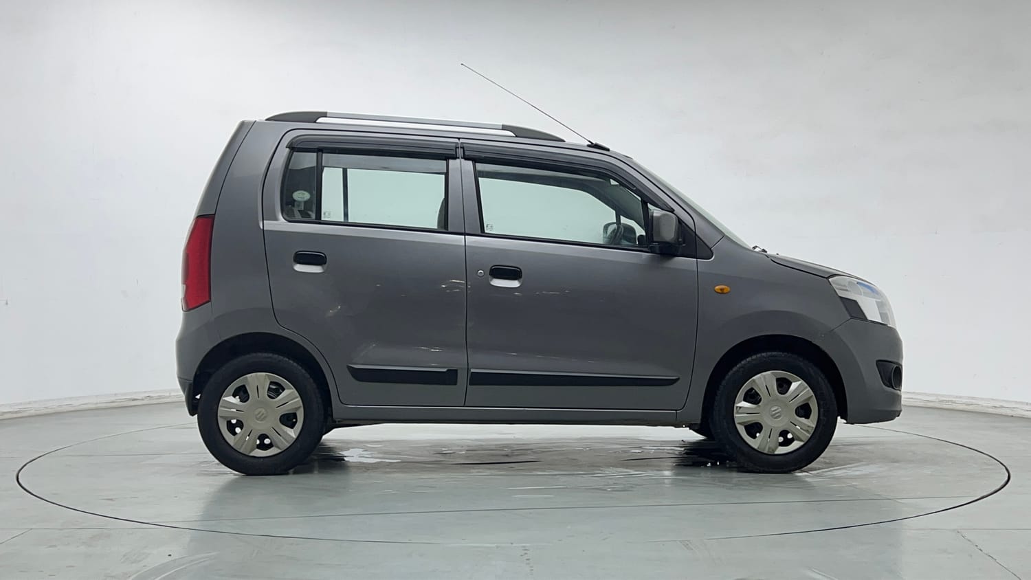 Used 2016 Maruti Suzuki Wagon R VXI Petrol Manual exterior RIGHT SIDE VIEW