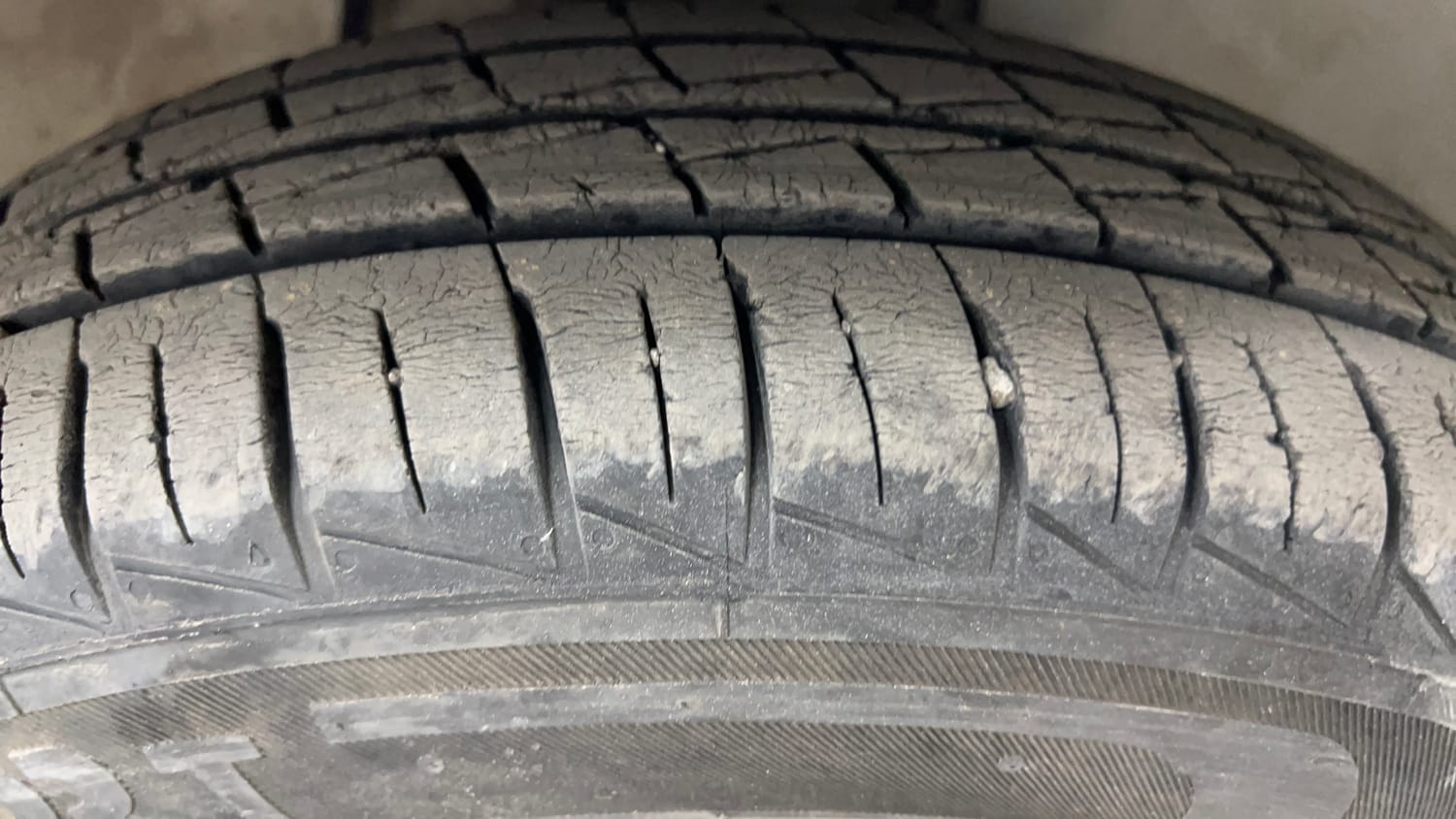 Used 2022 Maruti Suzuki Alto 800 LXi (O) Petrol Manual tyres RIGHT FRONT TYRE TREAD VIEW