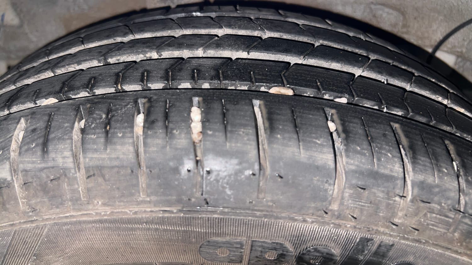 Used 2025 Hyundai New i20 Asta (O) 1.2 IVT Petrol Automatic tyres RIGHT REAR TYRE TREAD VIEW