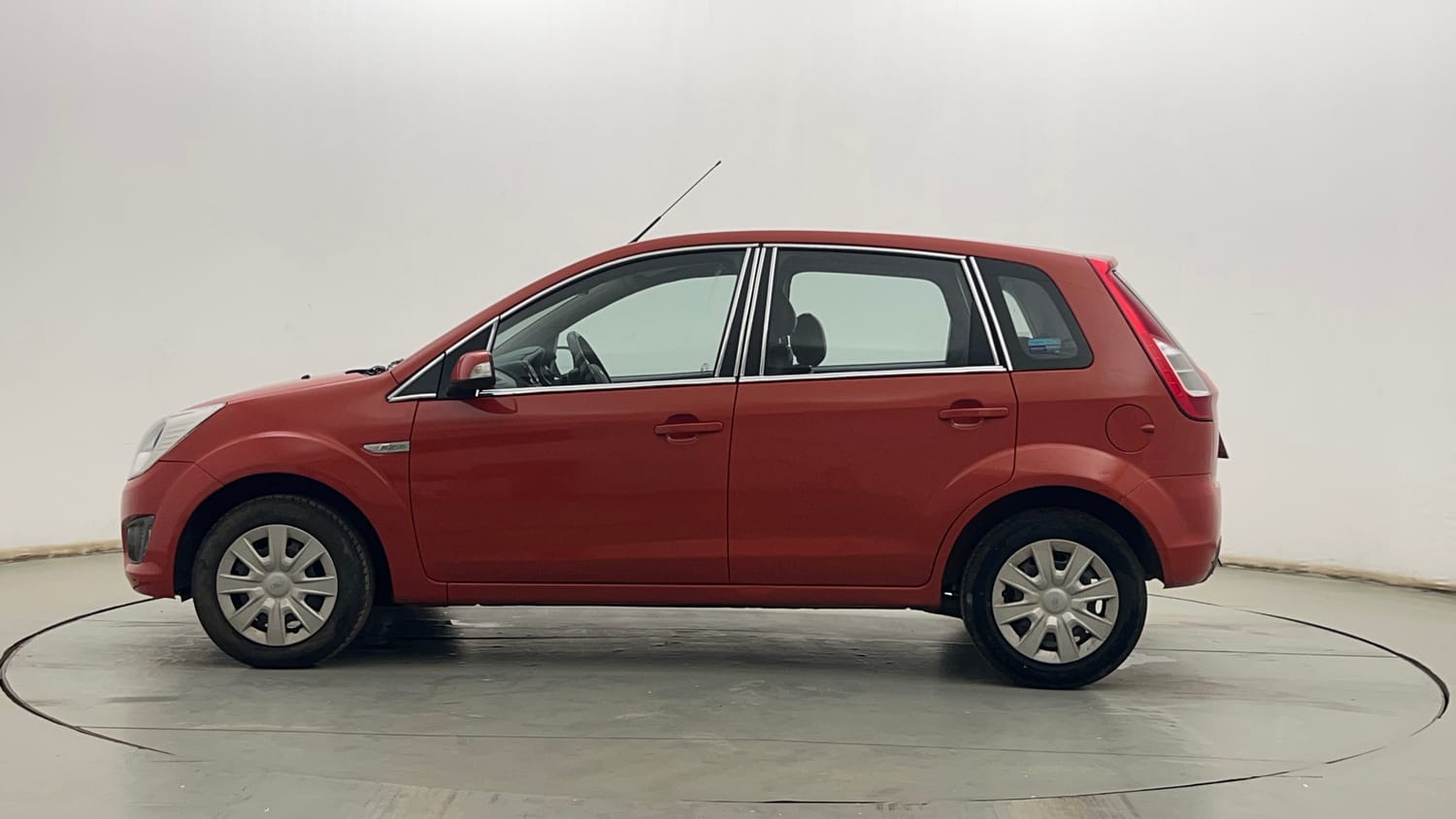 Used 2015 Ford Figo Duratec Petrol ZXI 1.2 Petrol Manual exterior LEFT SIDE VIEW