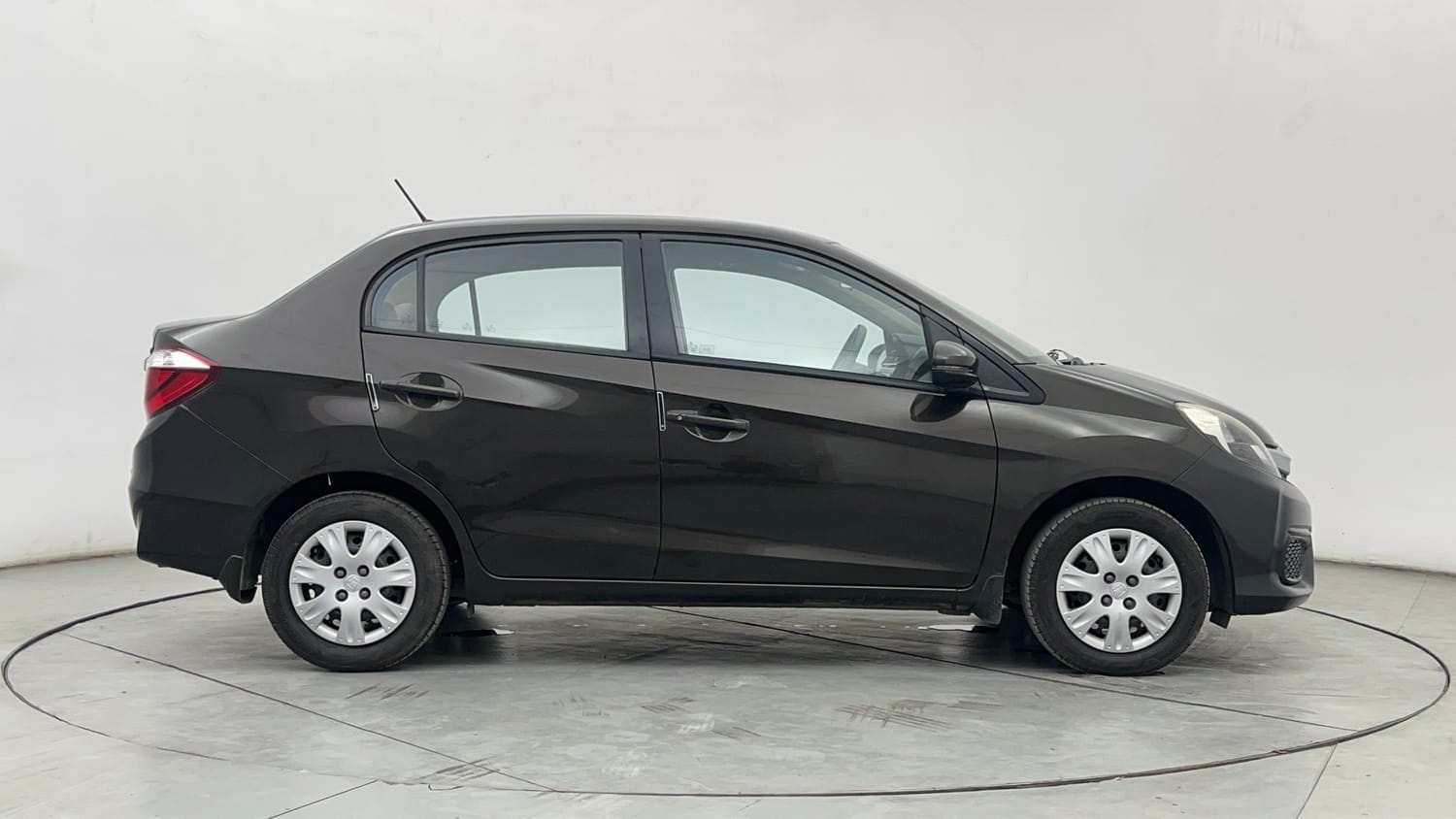 Used 2017 Honda Amaze 1.2 SX i-VTEC Petrol Manual exterior RIGHT SIDE VIEW