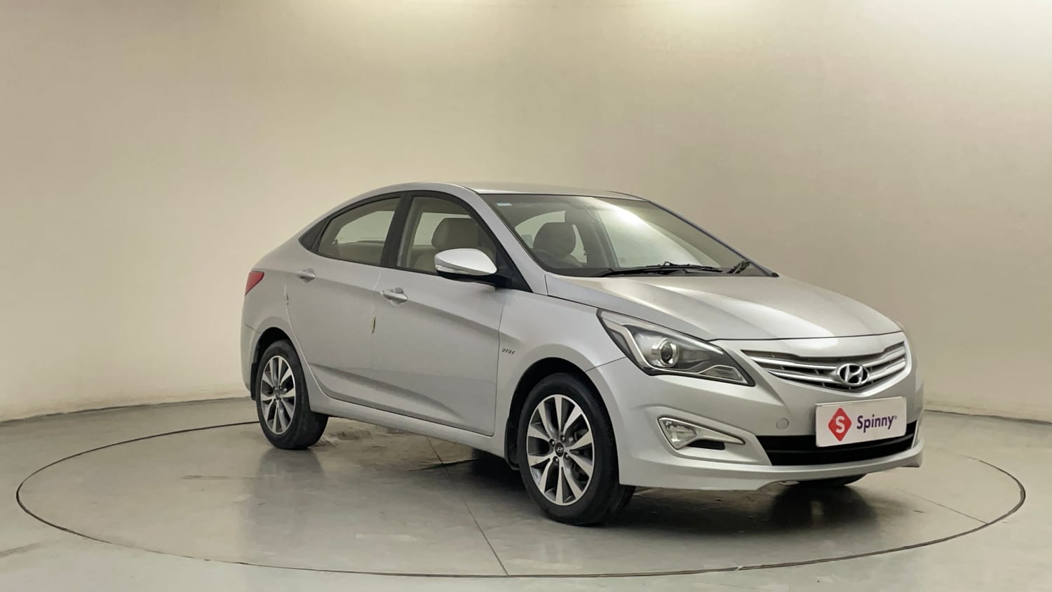 Used 2016 Hyundai Fluidic Verna 4S 1.6 VTVT SX Petrol Manual exterior RIGHT FRONT CORNER VIEW