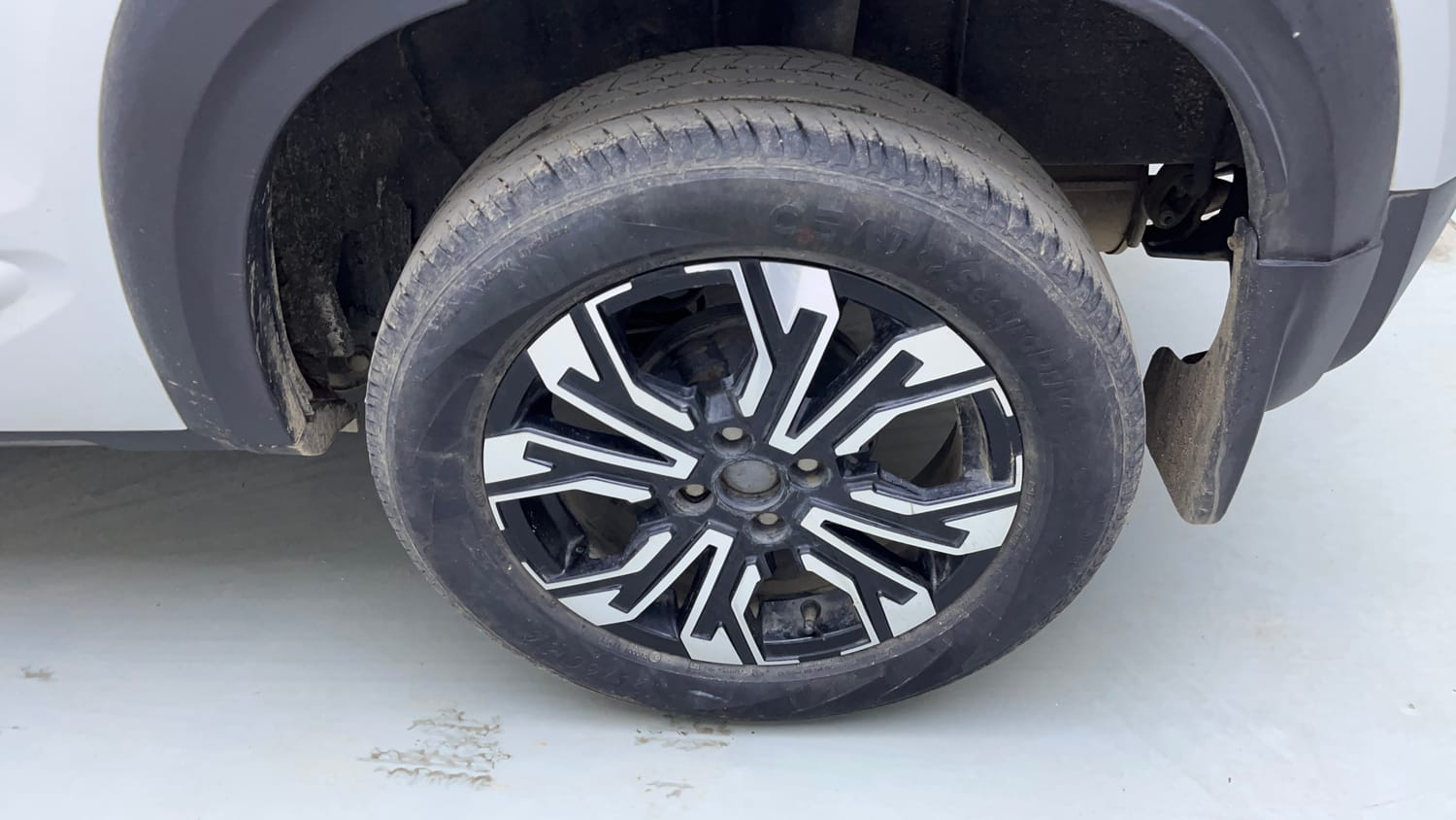 Used 2021 Renault Kiger RXZ 1.0 Turbo MT Petrol Manual tyres LEFT REAR TYRE RIM VIEW