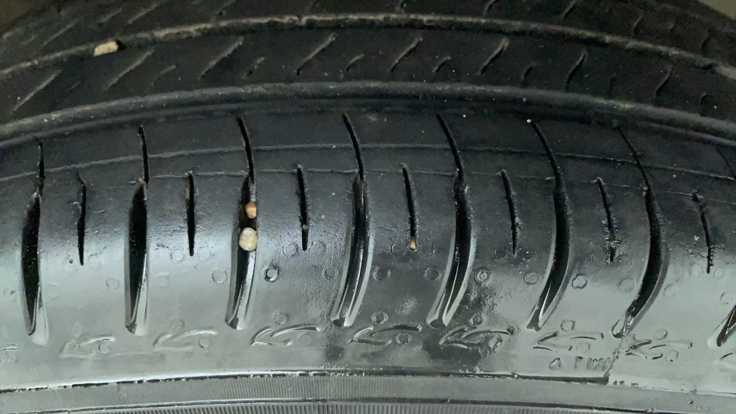 Used 2017 Maruti Suzuki Swift VXi Petrol Manual tyres RIGHT FRONT TYRE TREAD VIEW