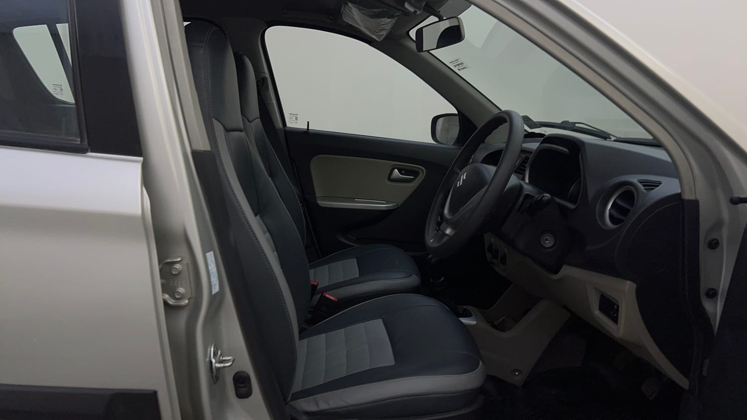 Used 2017 Maruti Suzuki Alto K10 VXi Petrol Manual interior RIGHT SIDE FRONT DOOR CABIN VIEW