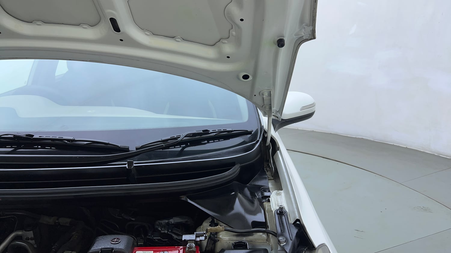 Used 2015 Hyundai Elite i20 Asta 1.2 Petrol Manual engine ENGINE LEFT SIDE HINGE & APRON VIEW
