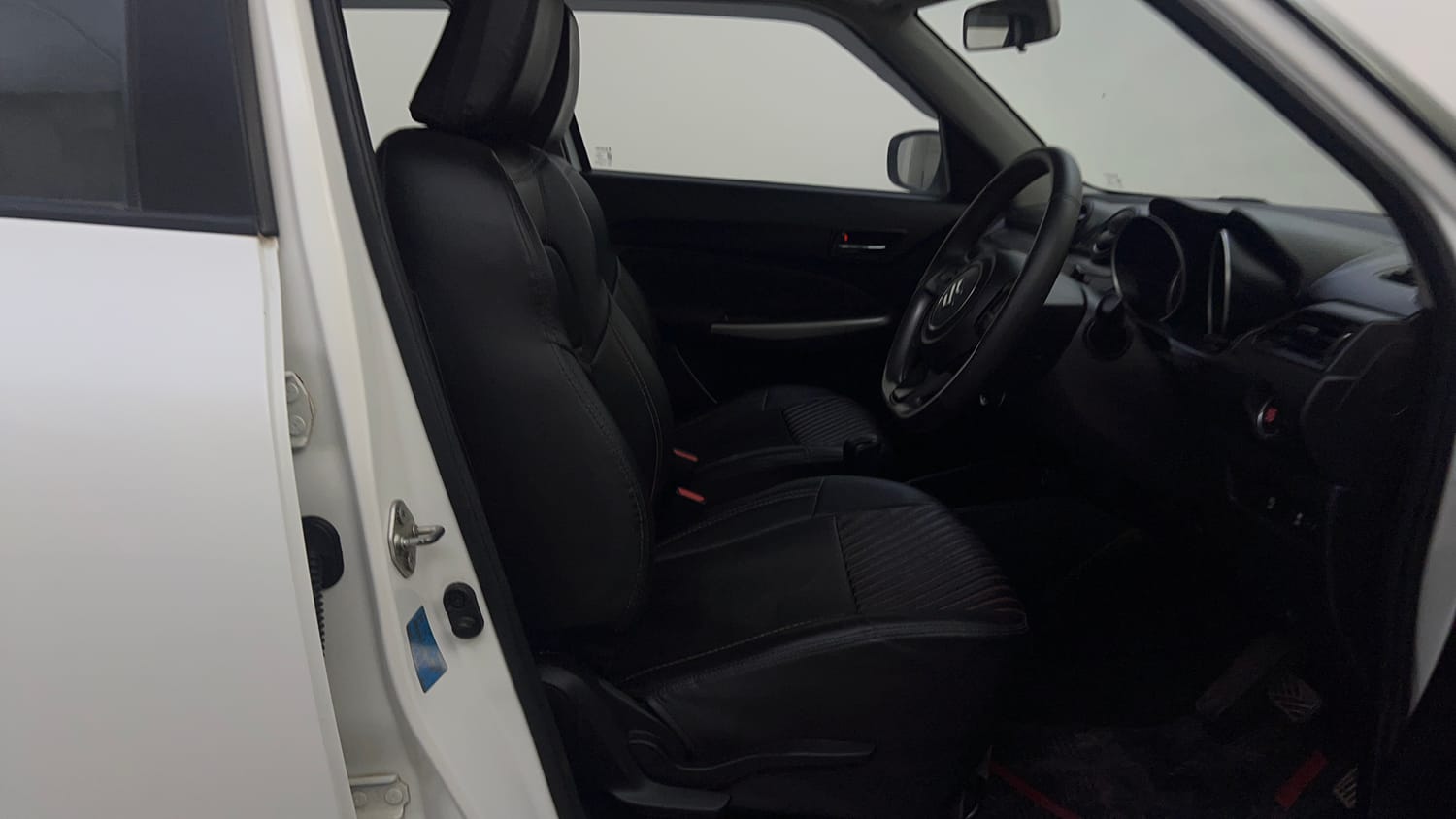 Used 2022 Maruti Suzuki Swift ZXi AMT Petrol Automatic interior RIGHT SIDE FRONT DOOR CABIN VIEW