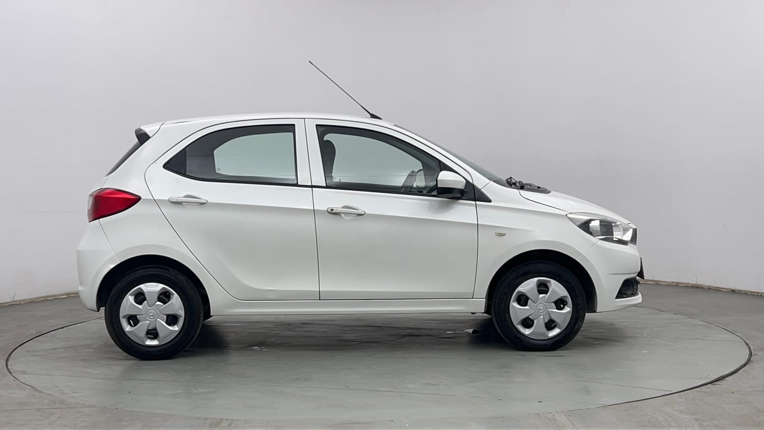 Used 2019 Tata Tiago Revotron XT Petrol Manual exterior RIGHT SIDE VIEW