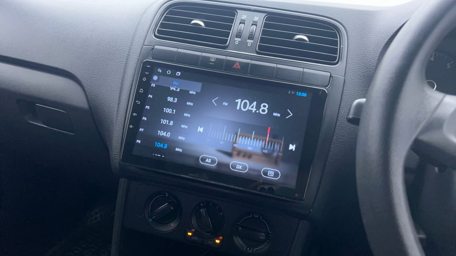 Used 2015 Volkswagen Polo Comfortline 1.2L (P) Petrol Manual interior MUSIC SYSTEM & AC CONTROL VIEW
