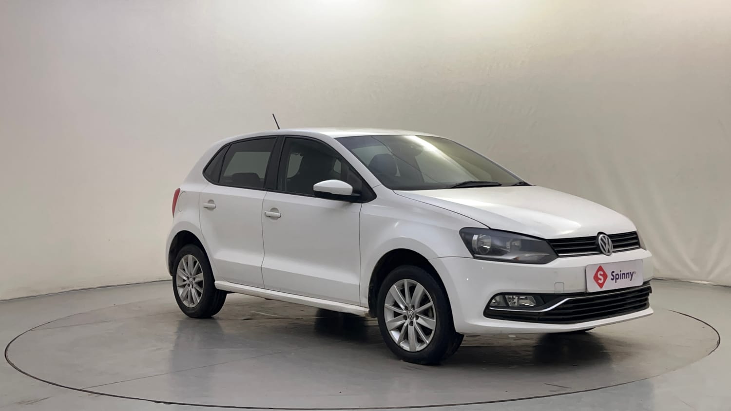 Used 2016 Volkswagen Polo Highline1.2L (P) Petrol Manual exterior RIGHT FRONT CORNER VIEW