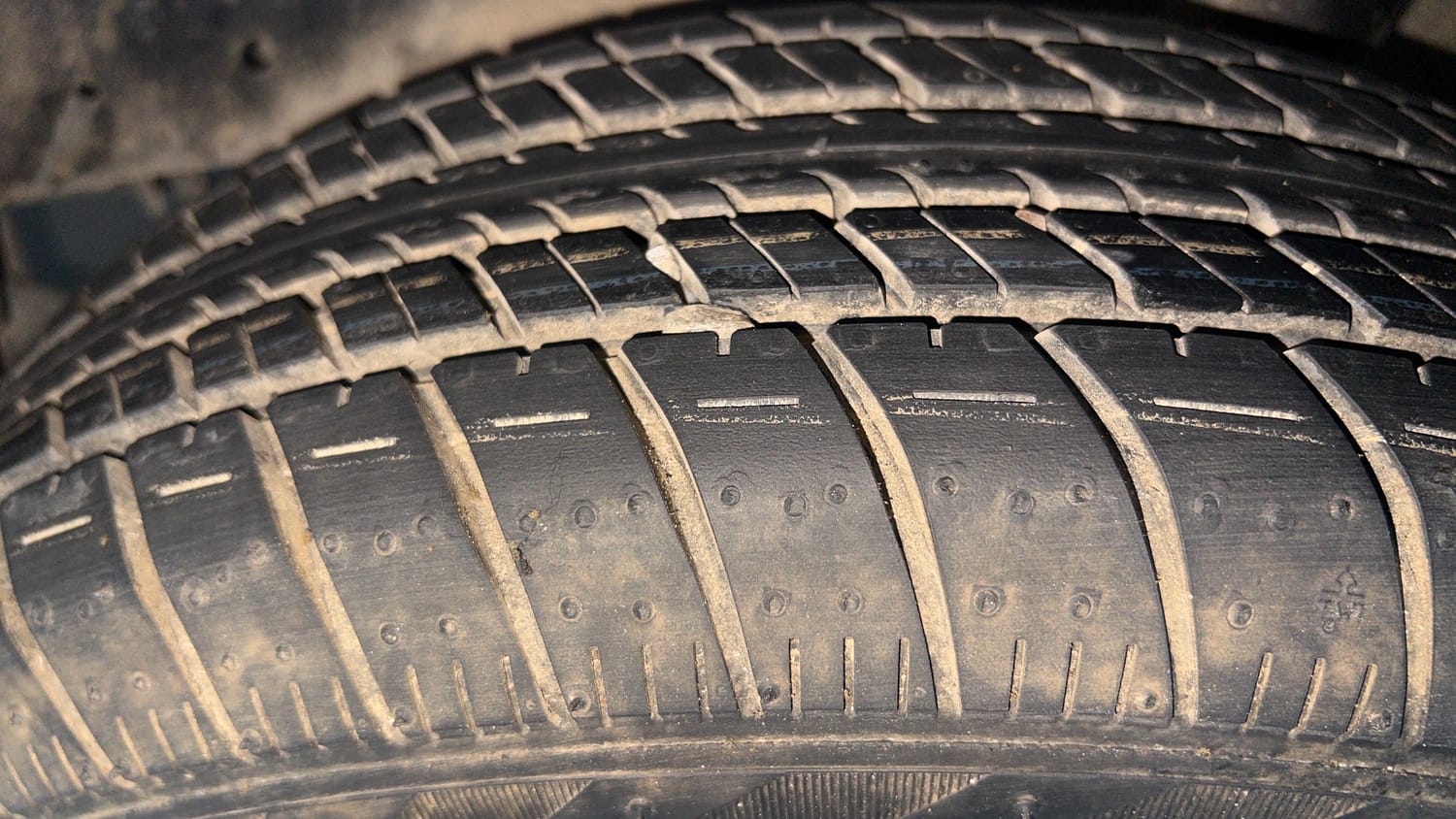 Used 2015 Maruti Suzuki Celerio VXi Petrol Manual tyres LEFT REAR TYRE TREAD VIEW